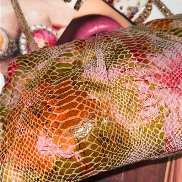 HOBO Handbags - 🌷🫦🌹• 🔻 HOBO x Classically Bold… Vibes🔺• 🫦🌹🫦